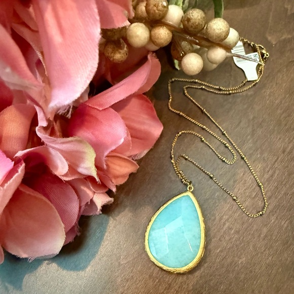 Beautiful Teardrop Amazonite Gemstone Pendant necklace - Picture 5 of 11